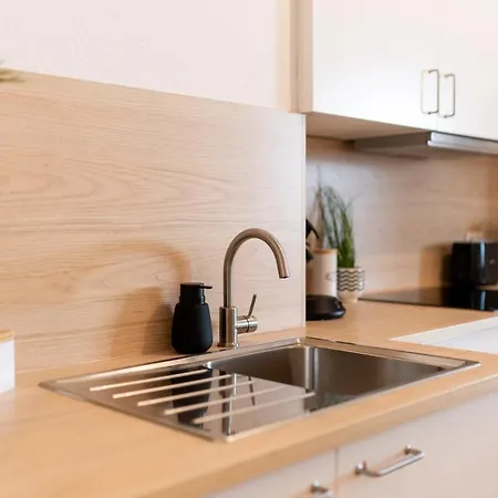 Peter - 90qm, 3 Schlafzimmer, Kueche, Wohnzimmer, Balkon, Netflix Lägenhet