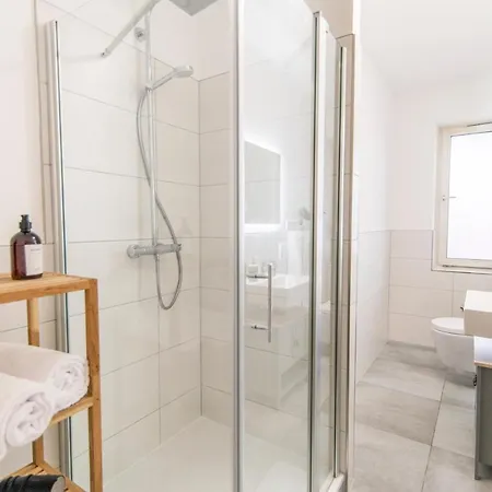 Peter - 90qm, 3 Schlafzimmer, Kueche, Wohnzimmer, Balkon, Netflix דירה פולדה