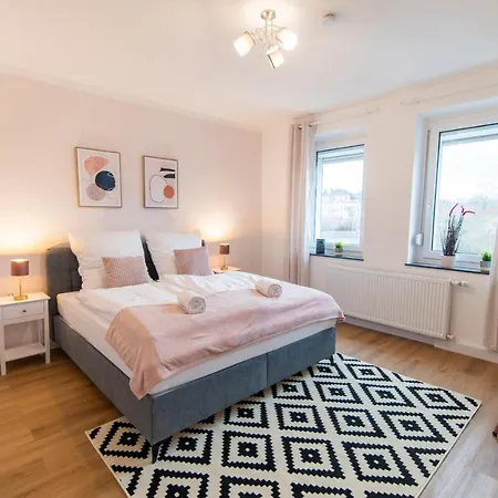 דירה Peter - 90qm, 3 Schlafzimmer, Kueche, Wohnzimmer, Balkon, Netflix פולדה