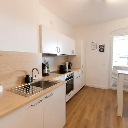 Peter - 90qm, 3 Schlafzimmer, Kueche, Wohnzimmer, Balkon, Netflix Lägenhet Fulda