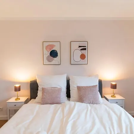 Peter - 90qm, 3 Schlafzimmer, Kueche, Wohnzimmer, Balkon, Netflix דירה פולדה