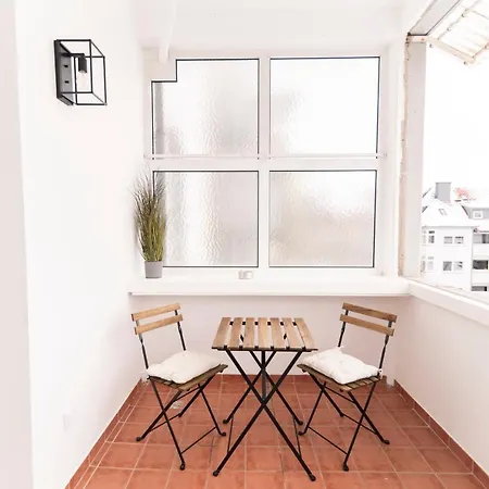 Peter - 90qm, 3 Schlafzimmer, Kueche, Wohnzimmer, Balkon, Netflix דירה פולדה