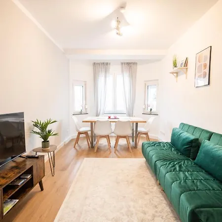 Lägenhet Peter - 90qm, 3 Schlafzimmer, Kueche, Wohnzimmer, Balkon, Netflix *