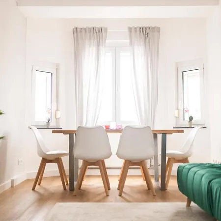 Peter - 90qm, 3 Schlafzimmer, Kueche, Wohnzimmer, Balkon, Netflix Lägenhet