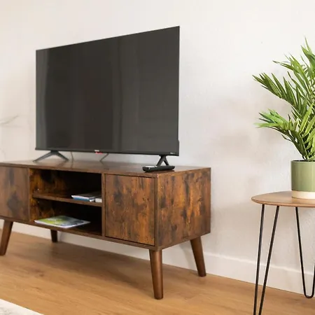 Peter - 90qm, 3 Schlafzimmer, Kueche, Wohnzimmer, Balkon, Netflix