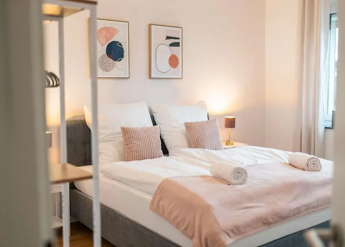 Peter - 90qm, 3 Schlafzimmer, Kueche, Wohnzimmer, Balkon, Netflix * Fulde