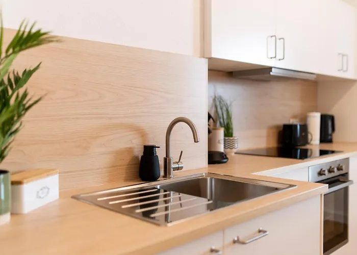 Peter - 90qm, 3 Schlafzimmer, Kueche, Wohnzimmer, Balkon, Netflix Appartement