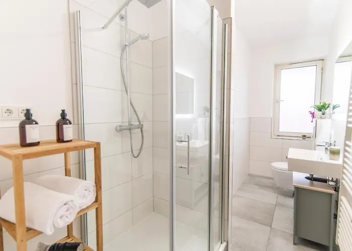 Peter - 90qm, 3 Schlafzimmer, Kueche, Wohnzimmer, Balkon, Netflix Appartement Fulde