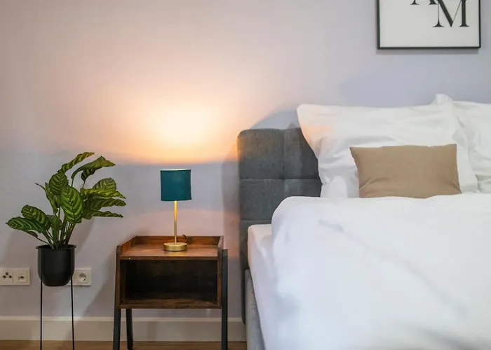 Peter - 90qm, 3 Schlafzimmer, Kueche, Wohnzimmer, Balkon, Netflix Appartement Fulde