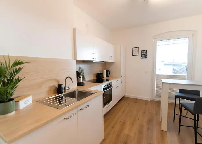 Peter - 90qm, 3 Schlafzimmer, Kueche, Wohnzimmer, Balkon, Netflix Appartement Fulde