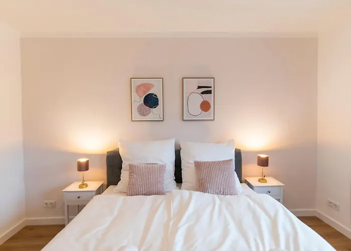 Peter - 90qm, 3 Schlafzimmer, Kueche, Wohnzimmer, Balkon, Netflix Appartement Fulde