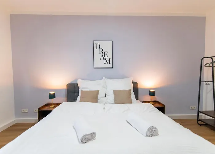 Peter - 90qm, 3 Schlafzimmer, Kueche, Wohnzimmer, Balkon, Netflix Appartement Fulde