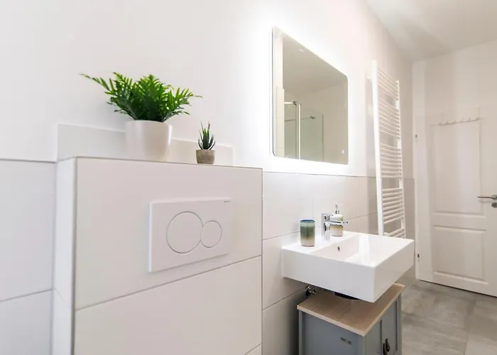 Peter - 90qm, 3 Schlafzimmer, Kueche, Wohnzimmer, Balkon, Netflix