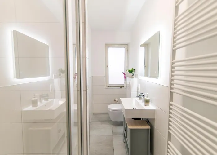 Peter - 90qm, 3 Schlafzimmer, Kueche, Wohnzimmer, Balkon, Netflix Fulde