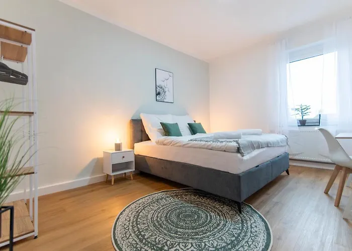 Peter - 90qm, 3 Schlafzimmer, Kueche, Wohnzimmer, Balkon, Netflix *