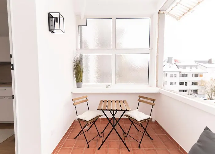 Peter - 90qm, 3 Schlafzimmer, Kueche, Wohnzimmer, Balkon, Netflix Appartement Fulde