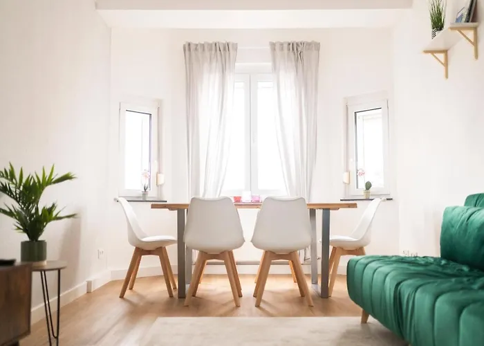 Peter - 90qm, 3 Schlafzimmer, Kueche, Wohnzimmer, Balkon, Netflix Appartement