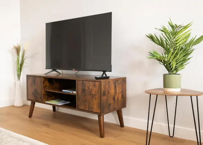 Peter - 90qm, 3 Schlafzimmer, Kueche, Wohnzimmer, Balkon, Netflix