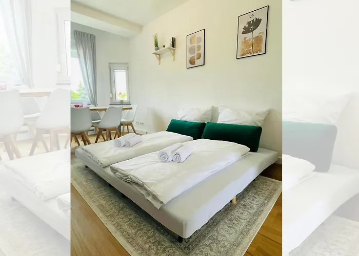 Peter - 90qm, 3 Schlafzimmer, Kueche, Wohnzimmer, Balkon, Netflix Appartement